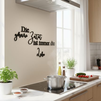 Die geheime Zutat ist immer die Liebe – Holzschriftzug