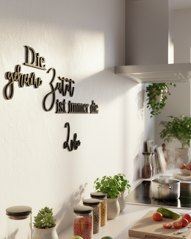 Die geheime Zutat ist immer die Liebe – Holzschriftzug