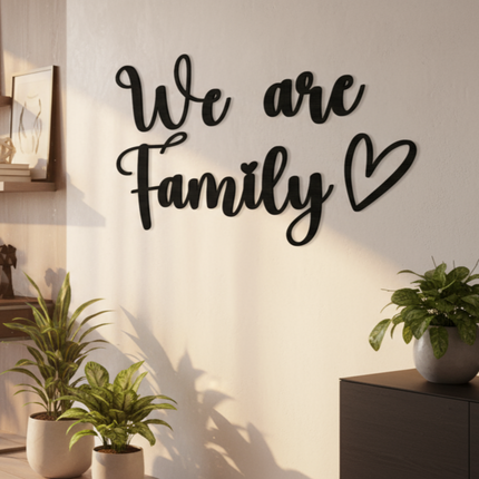 We are Family – Schriftzug aus Holz