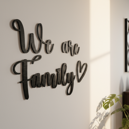 We are Family – Schriftzug aus Holz