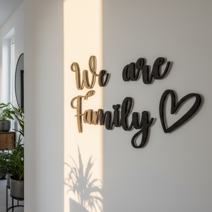 We are Family – Schriftzug aus Holz
