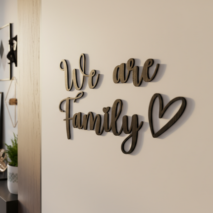 We are Family – Schriftzug aus Holz