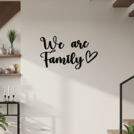 We are Family – Schriftzug aus Holz