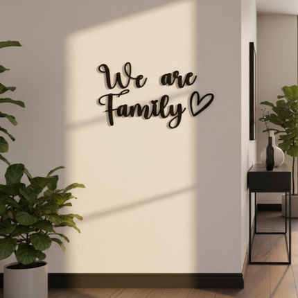 We are Family – Schriftzug aus Holz
