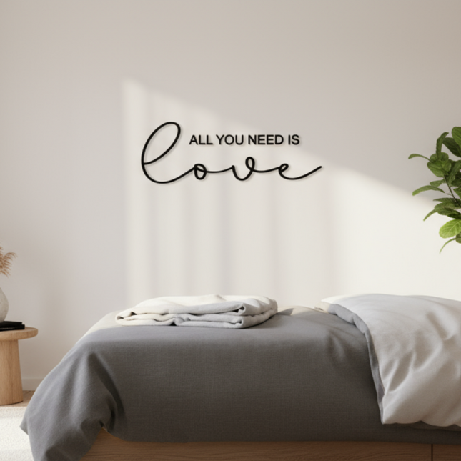 All you need is love – Holzschriftzug
