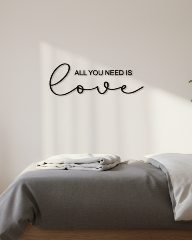 All you need is love – Holzschriftzug